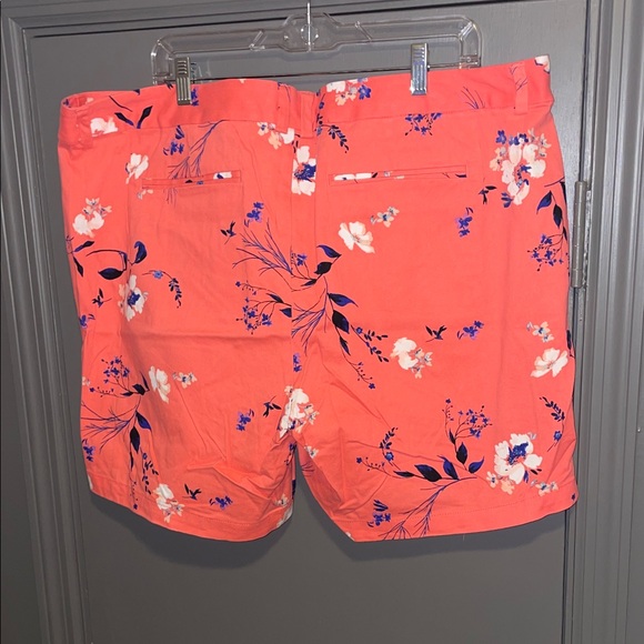 Boutique 9 Coral Floral Pull-On Bermuda Shorts - Picture 3 of 6